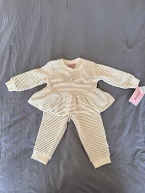 Juicy Couture Baby 2 Pc Outfit Set 12M NWT Ivory Velour Peplum Gold Stripe